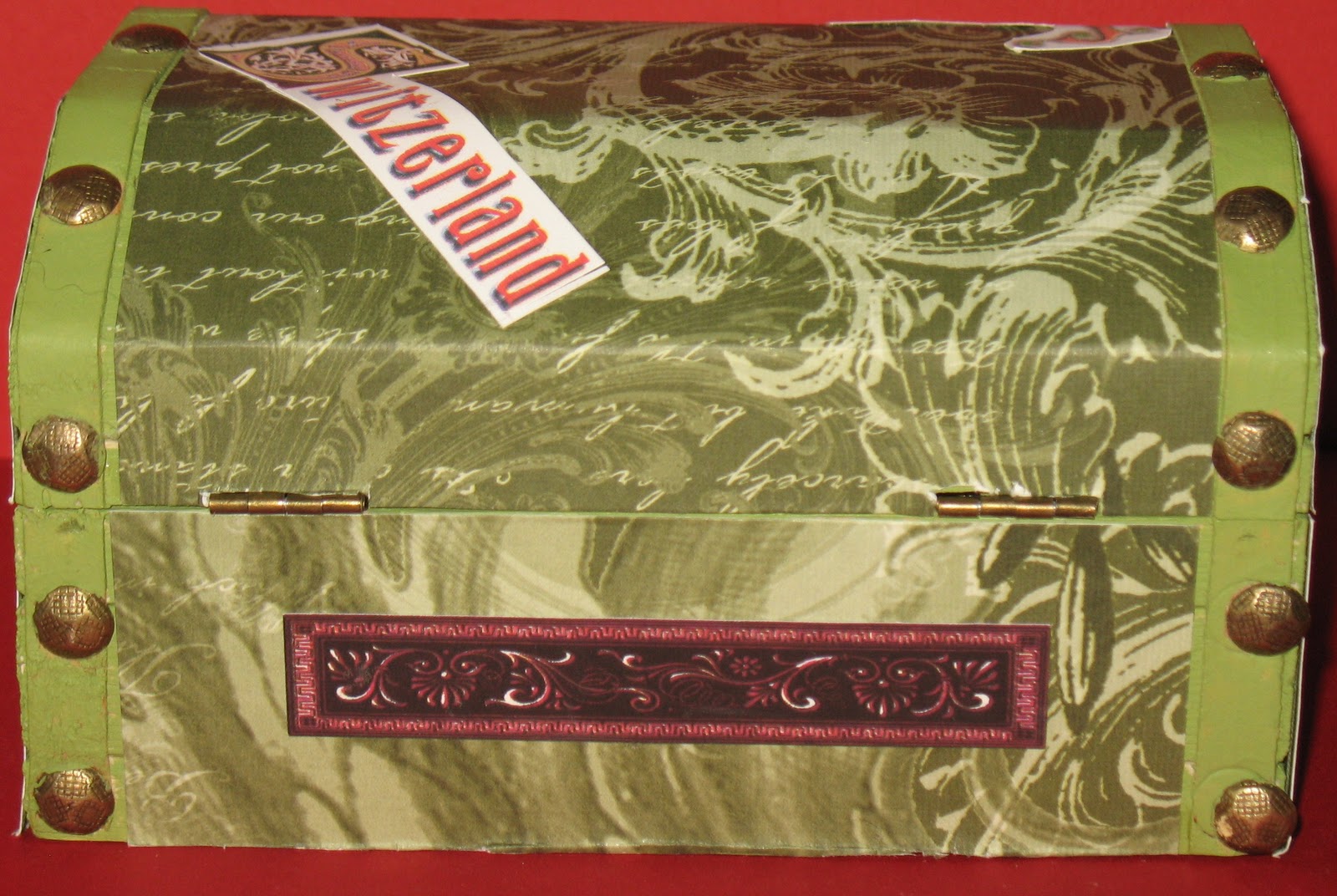 Chattering Robins Treasure Chest of Dreams