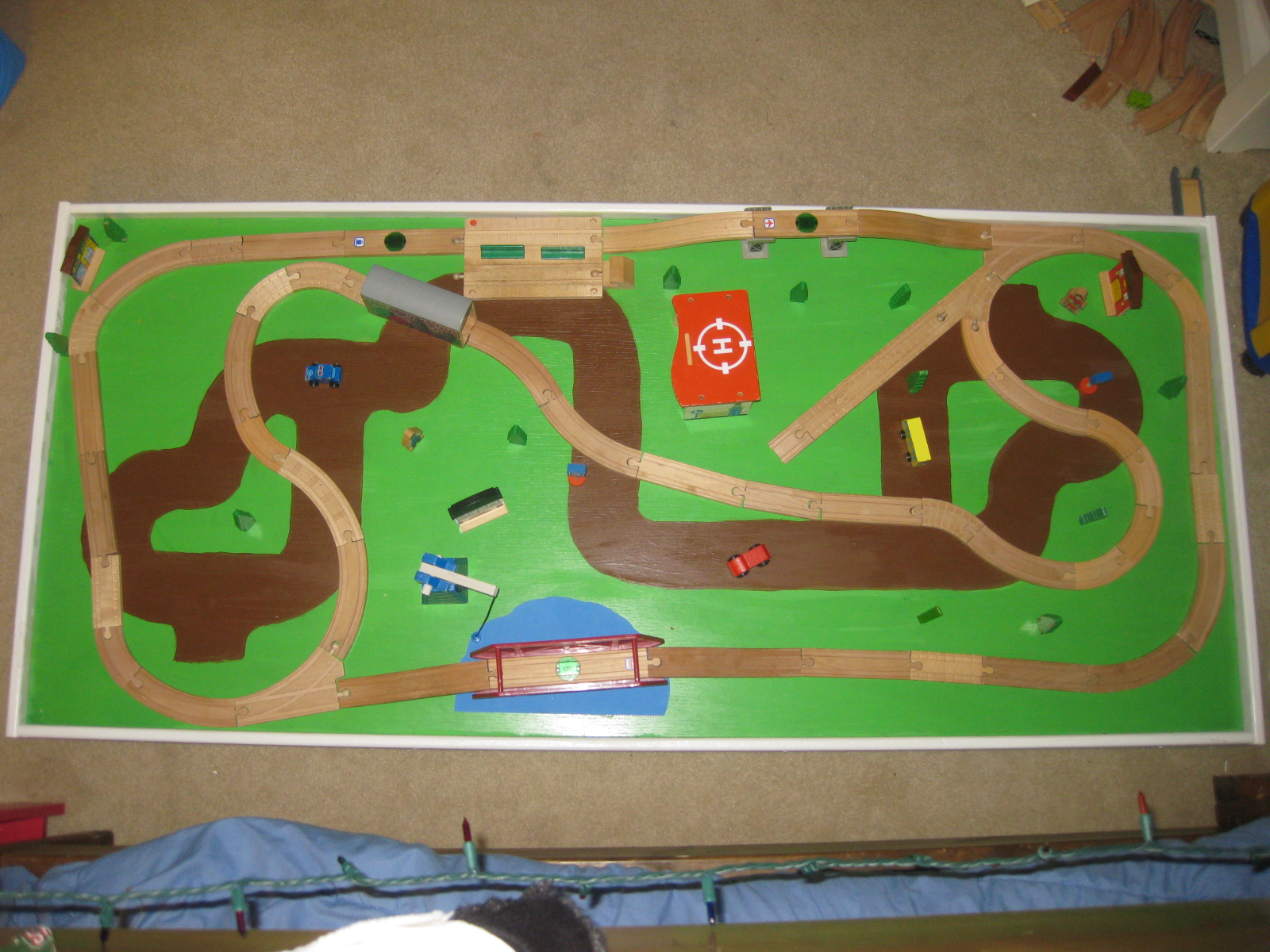 ACTIVITY TABLES FOR KIDS Track Design