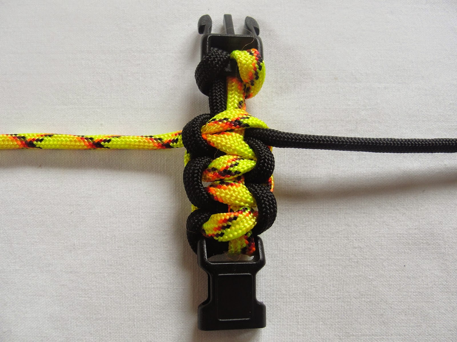 The Outdoor Traditionalist Paracord Knitting