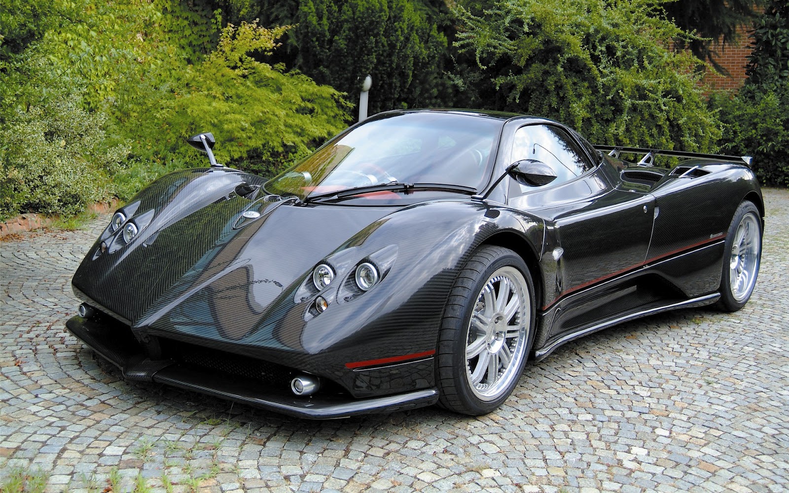Wallpapers of beautiful cars Pagani Zonda F