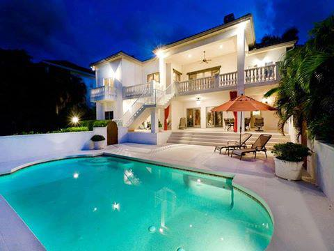 Desain kolam renang di belakang rumah ~ Design Rumah