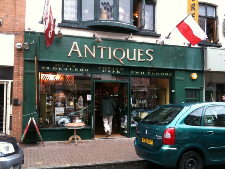 Vintage Sally Vintage shopping in Kingston