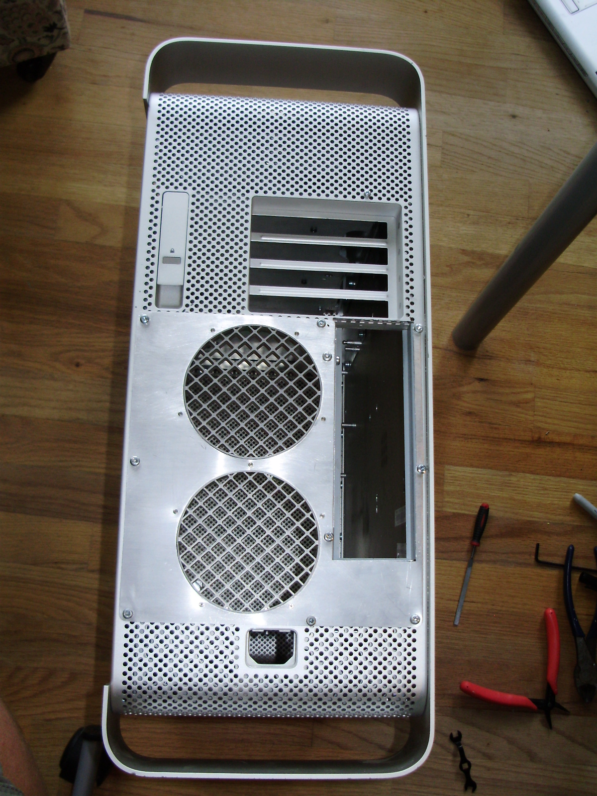 BuildIts How to Fit Your PC in a Power Mac G5 Case