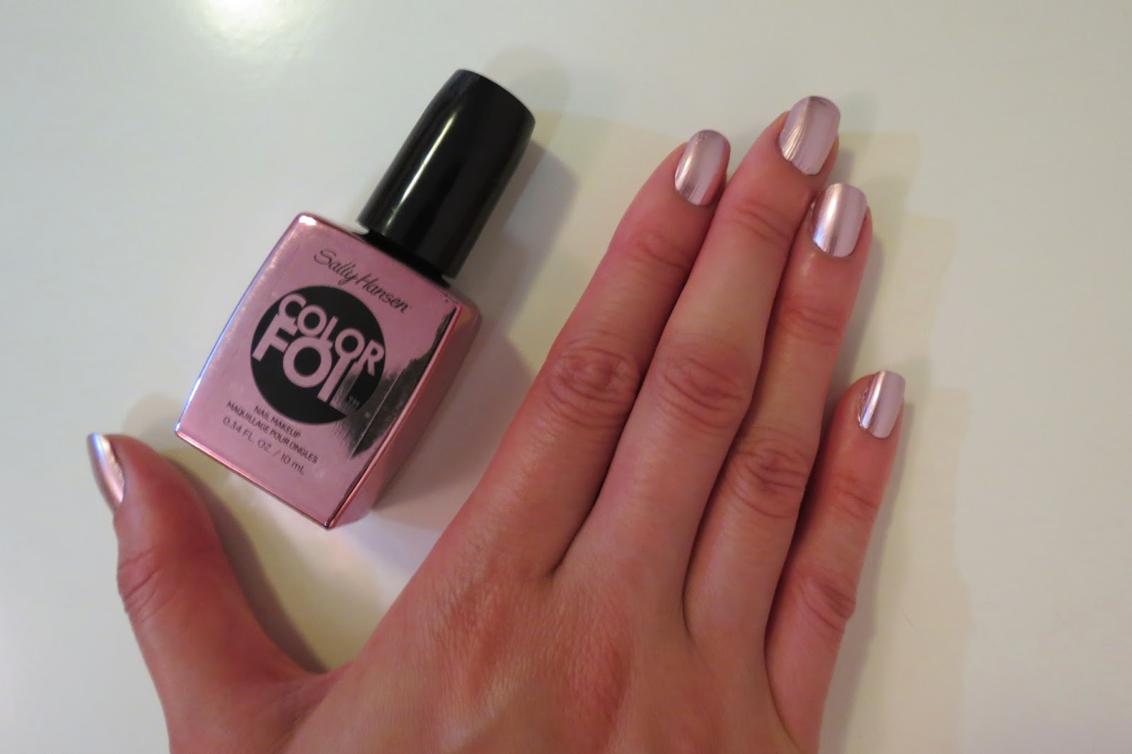 DAFYNE ME BELLA Manicure Monday Sally Hansen Color Foil Rose Copper
