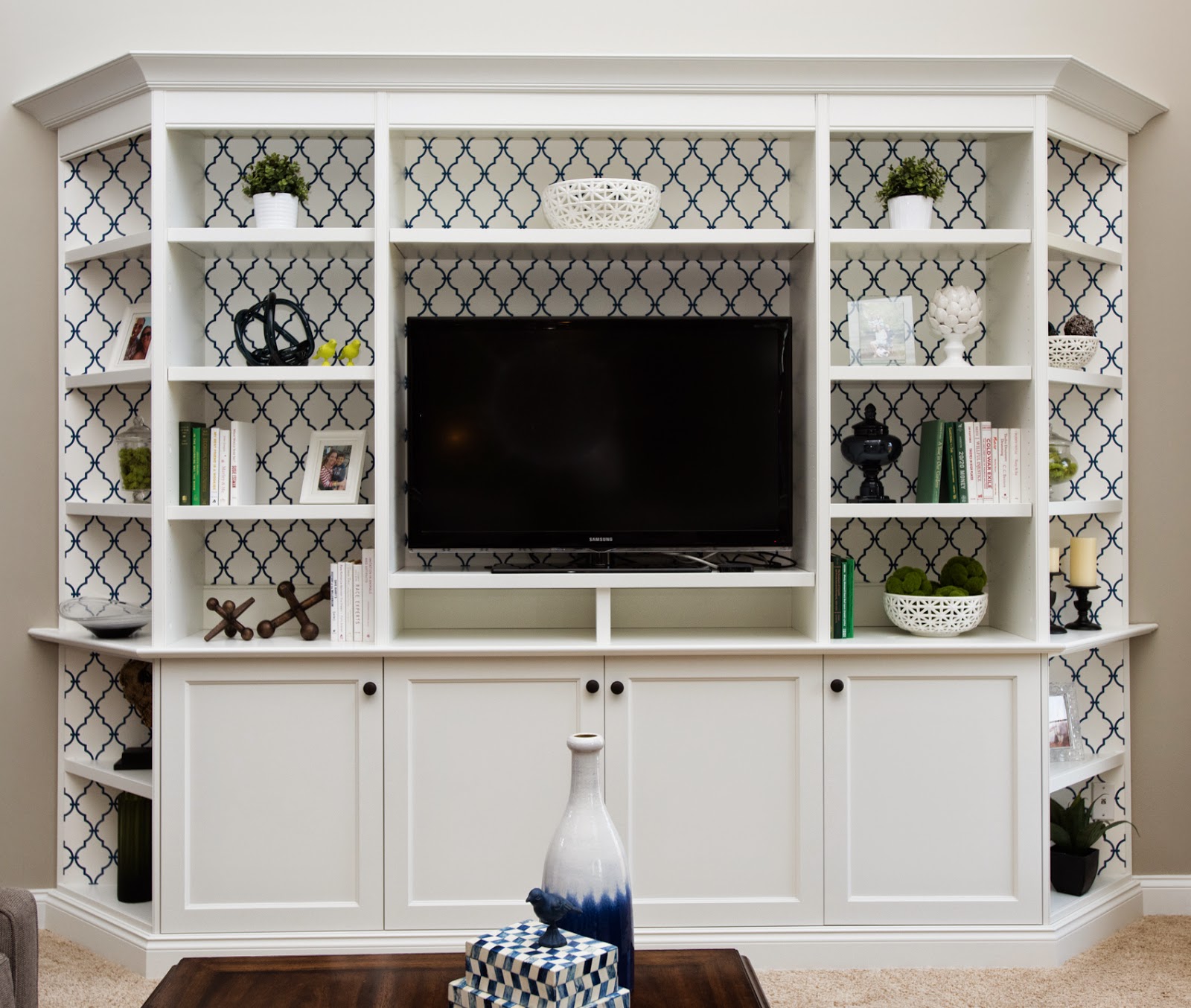 Modern Built In Bookcase for Simple Design