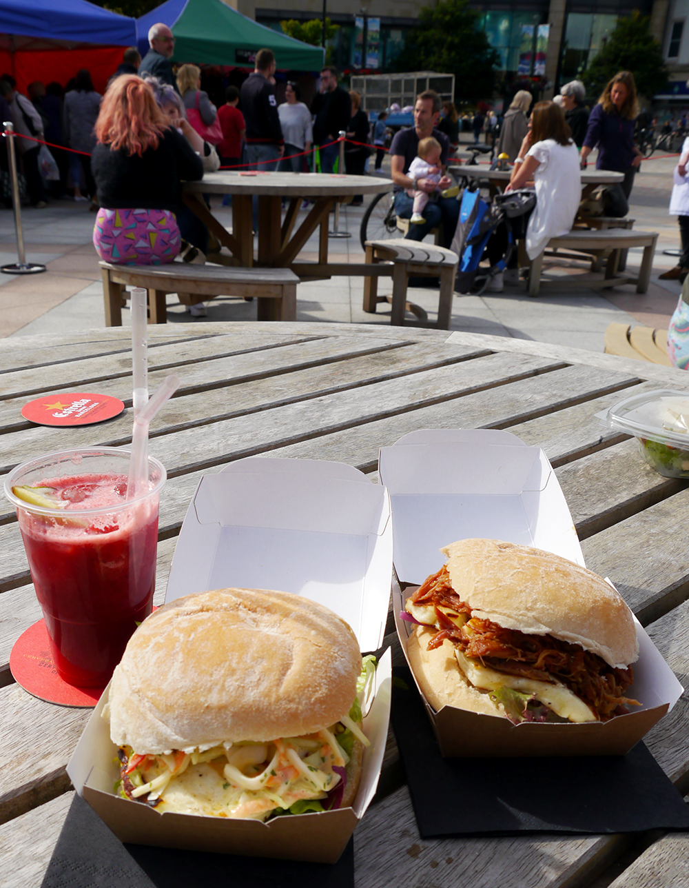 Cocktails and Burgers at Dundee Pop Up Market Dundee Pop Up Market, Pop Up Dundee, pop up event Dundee, market Dundee, shopping, The Tinsmith, cocktails, halloumi burger, pulled pork burger