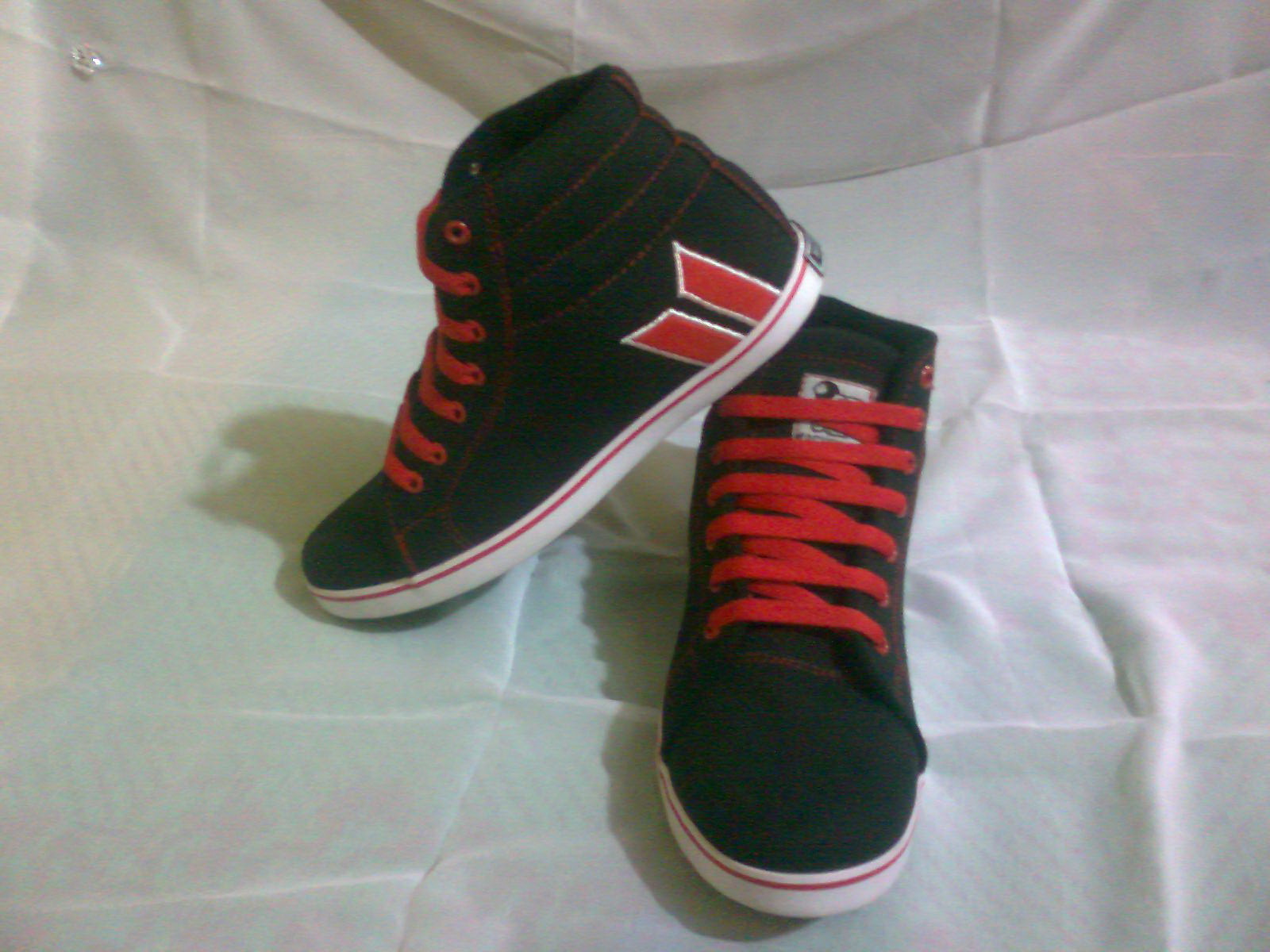sepatu cowok dan cewek keren murah sepatu cowok dan cewek keren murah