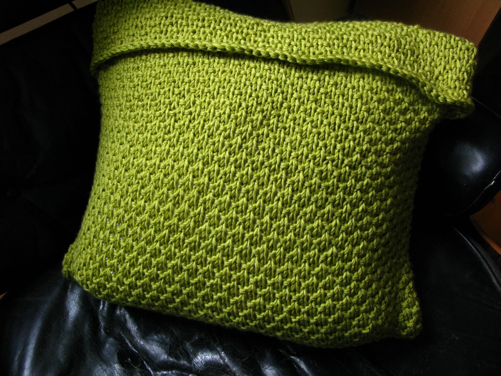 littletheorem: Pea Soup Cushion