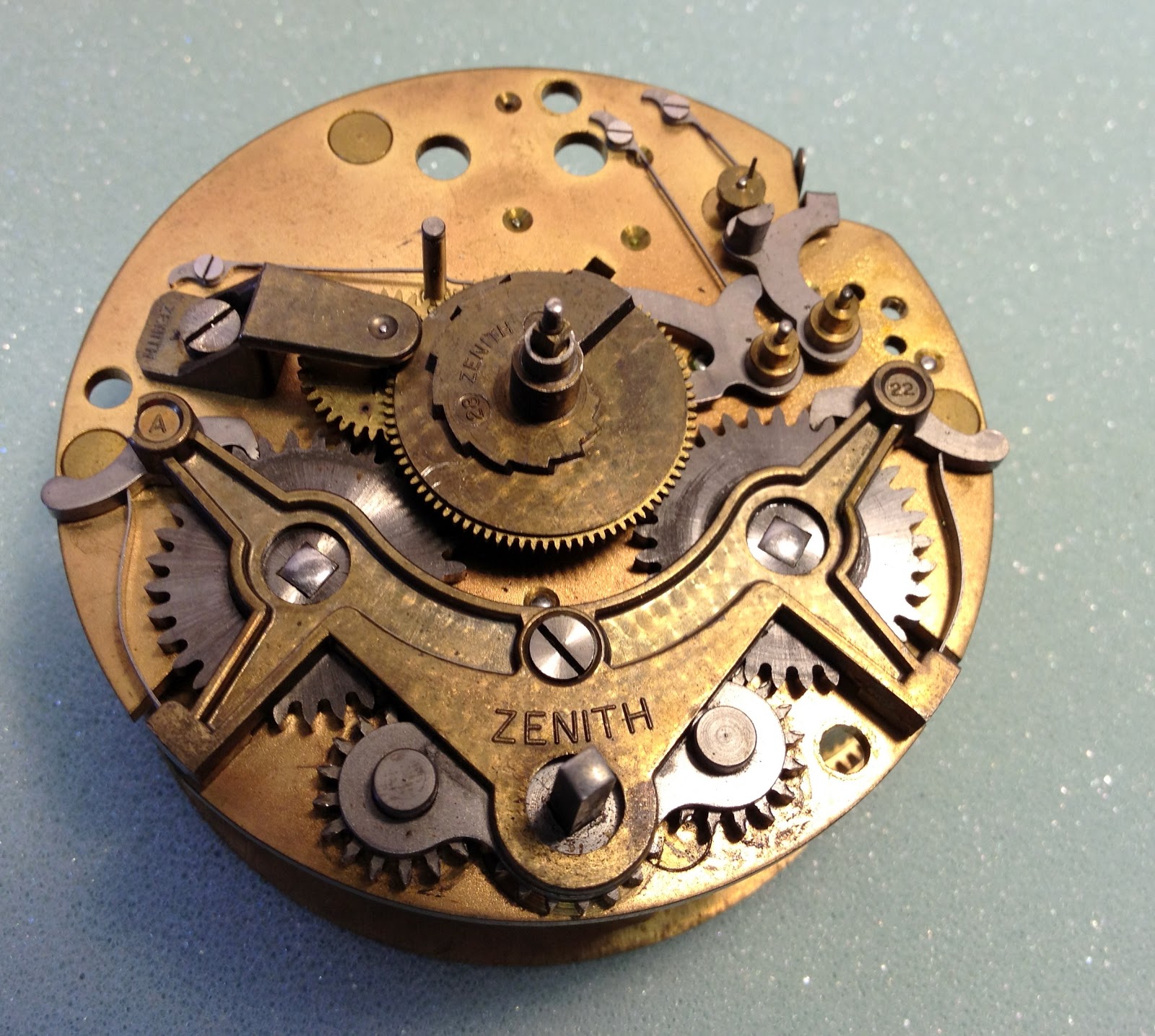 clockmaker tales A clock with one winding hole that strikes the hour?