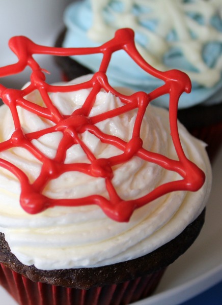 Spider web cupcakes and more ideas for a DIY Spiderman birthday party including a free favor printable