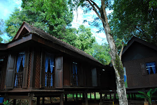 Rumah Tradisional Belah Bubung Asal Kepulauan Riau Thai House