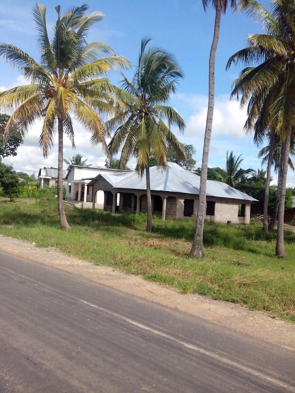 Baadhi ya wananchi wa Mtwara wanachangamka kwa makazi bora. Hongera