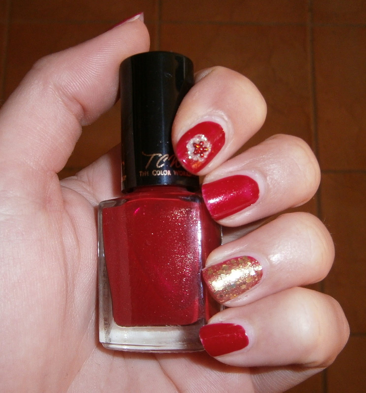 RagazzAcidella : Christmas Accent Nail Art + Review Red Glitter nail