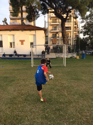 ευθύβολο πέναλτι από μικρό της ακαδημίας