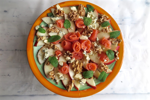 Smoked salmon, nectarine, walnut and blue cheese salad
