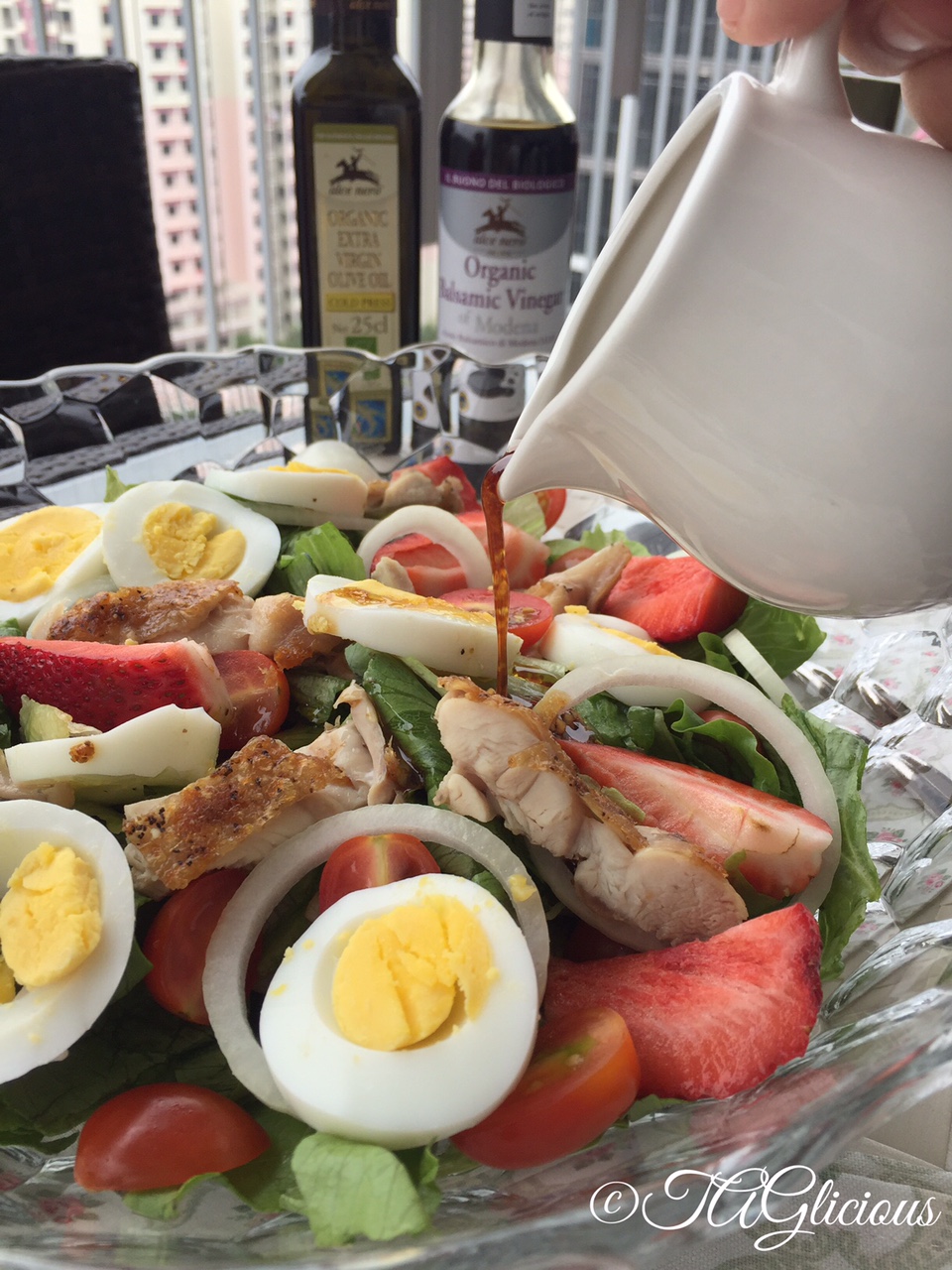 TAGlicious Garlic Balsamic Vinegar & Olive oil salad dressing