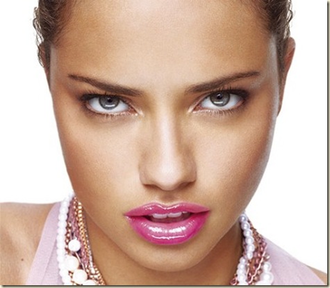 http://4.bp.blogspot.com/-R99aORYcpt8/ToKlakQCg4I/AAAAAAAAGT0/Ws1sRvYpdfw/s1600/maquillaje-novias-2012-10.jpg