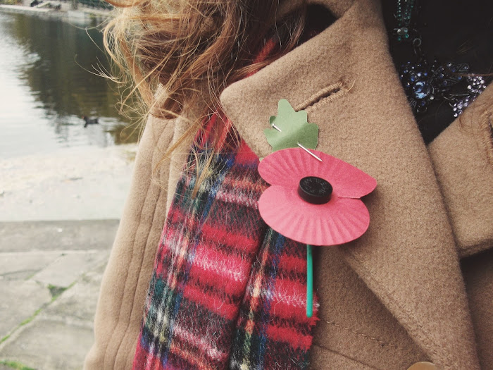 it's cohen - uk style blog: wiwt, ootd, winter fashion, laura lees, tartan scarf, remembrance sunday, poppy