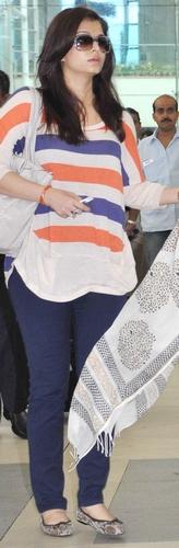 Aishwarya Rai 1 - Aishwarya Rai Pregnant Pics