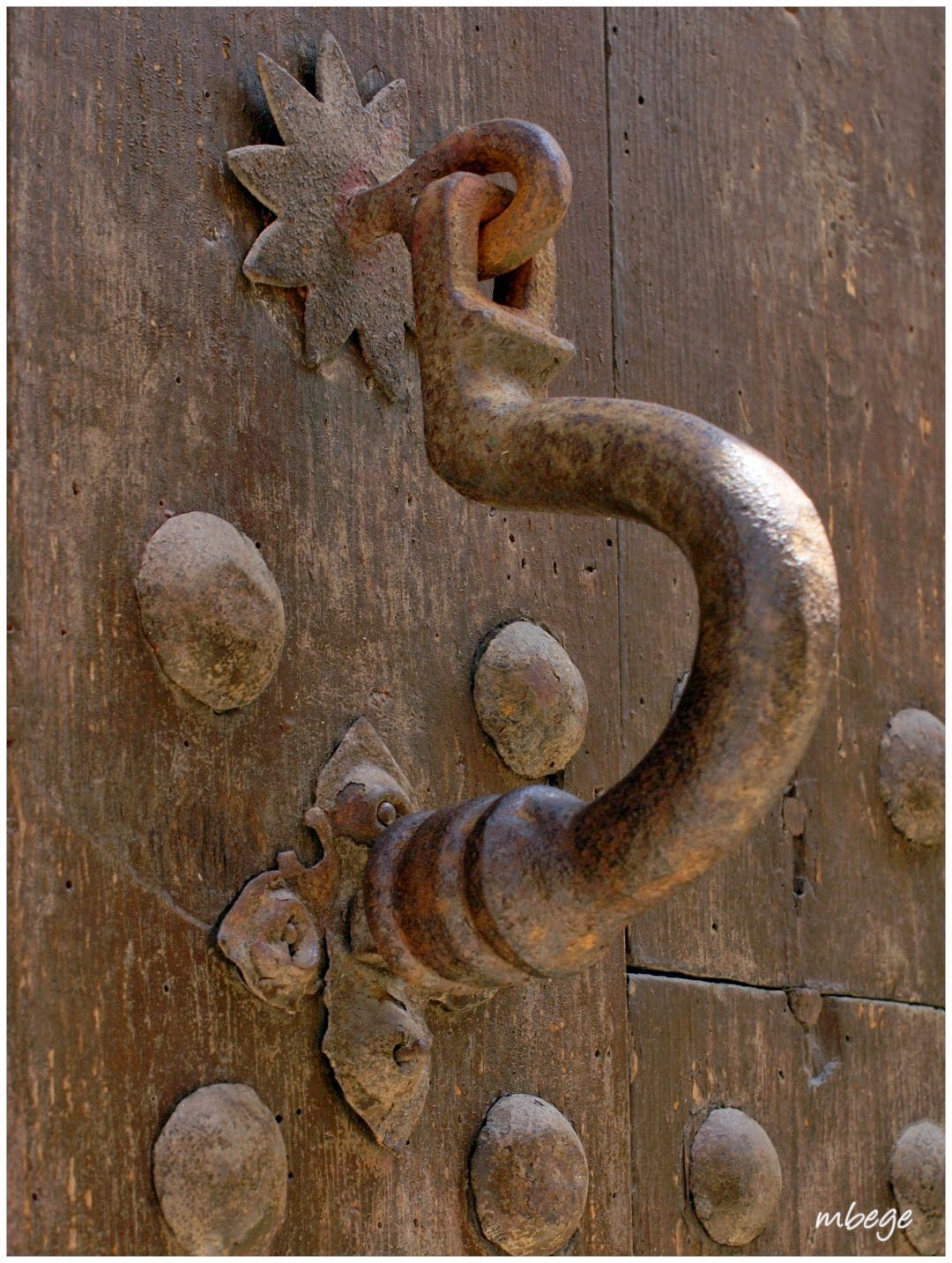 Tiradores puerta exterior artesanos y originales. Bronzeder..