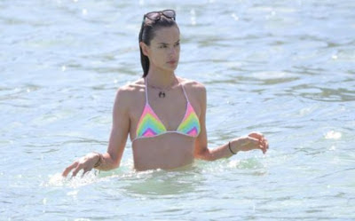 Alessandra Ambrosio in bikini