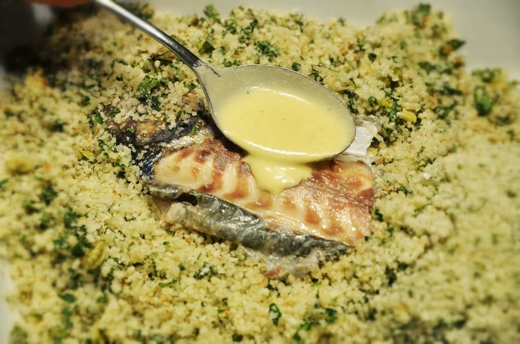 Petite Fourchette et Grande Cuillère Bar en croûte herbacée de sel