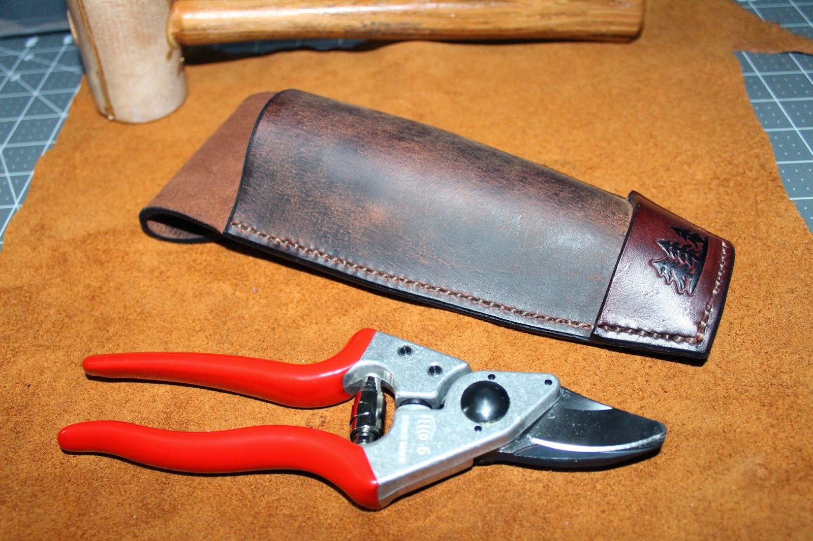 Black Forest Bushcraft Buffalo Leather Sheath for Felco Pruning Shears