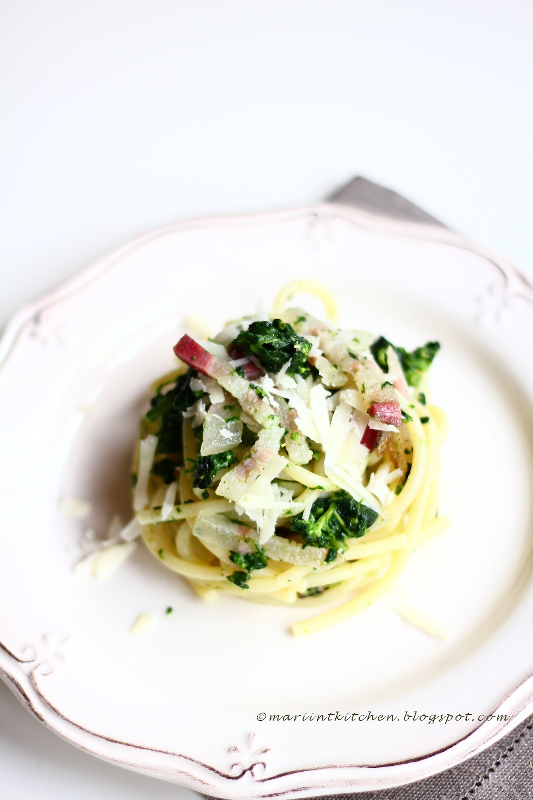 SPAGHETTONI CON BROCCOLI, GUANCIALE E PECORINO