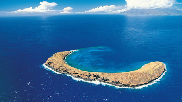 Kawah Unik Berbentuk Bulan Sabit Di Hawai [ www.BlogApaAja.com ]