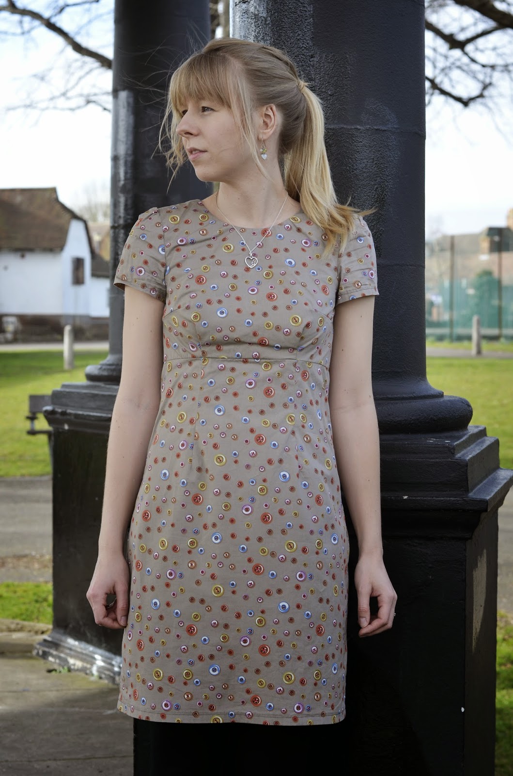 Ela Sews And Doesn't Sleep Yeah for Buttons!