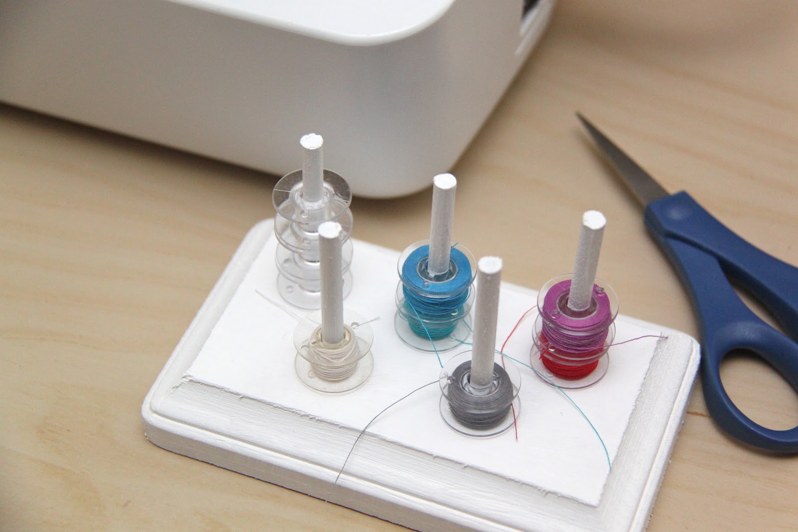 DIY Bobbin HolderTUTORIAL Smashed Peas & Carrots