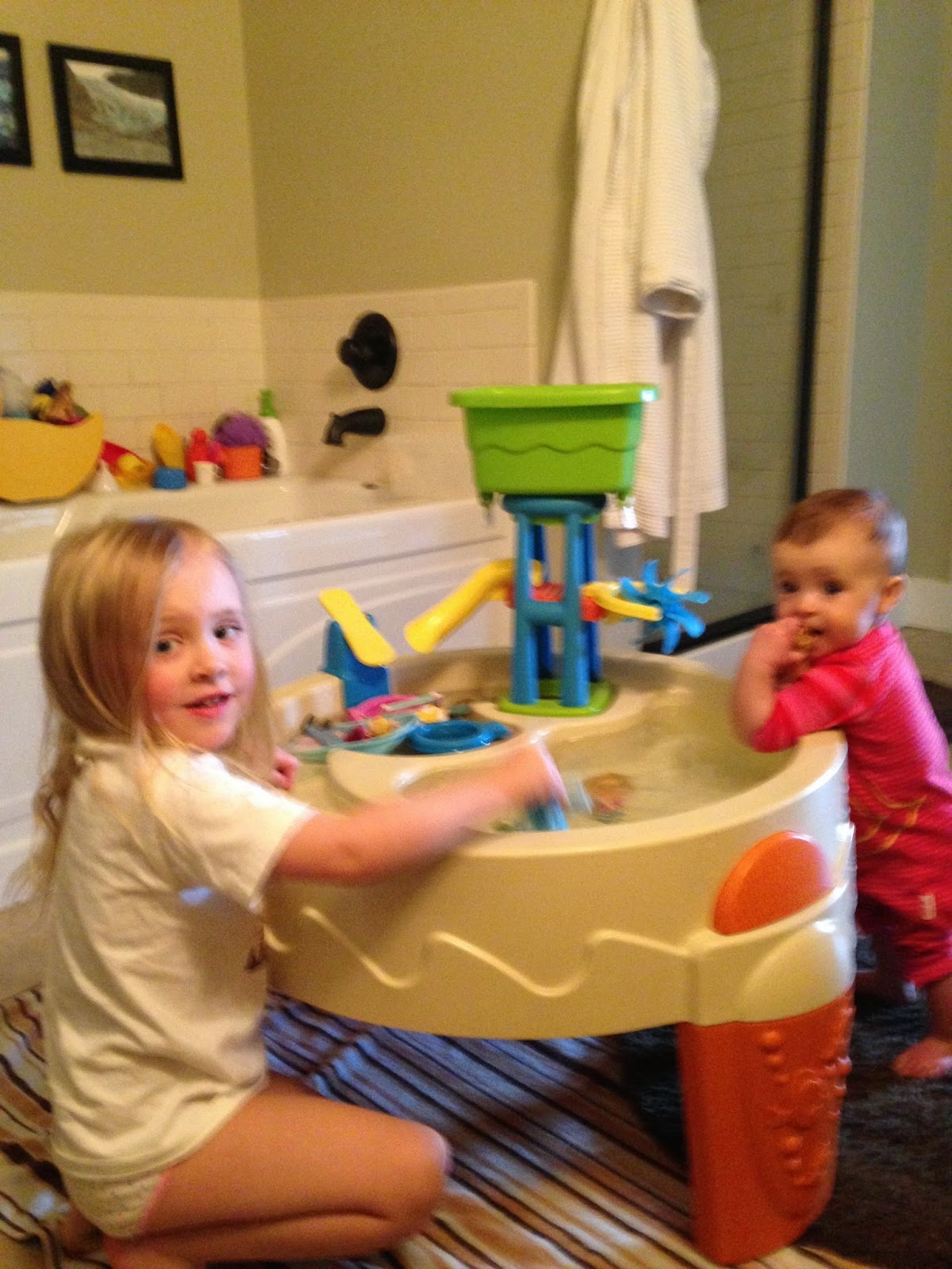 Berken Family Indoor water table day