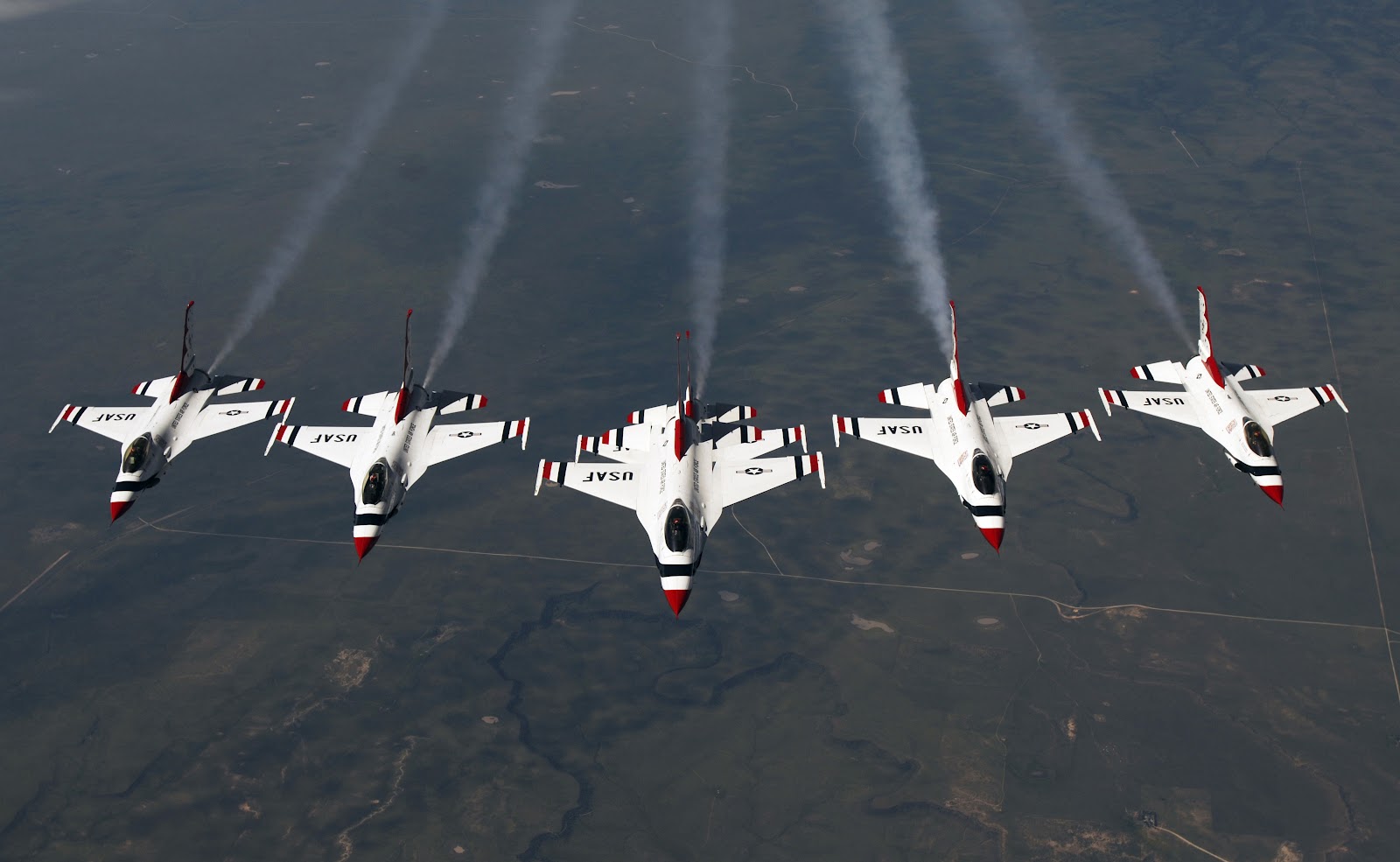http://4.bp.blogspot.com/-RMEfsGoB3ig/T6E8W5ziCiI/AAAAAAAAIBw/chkT5AekM_I/s1600/f16_falcon_thunderbird_formation.jpg