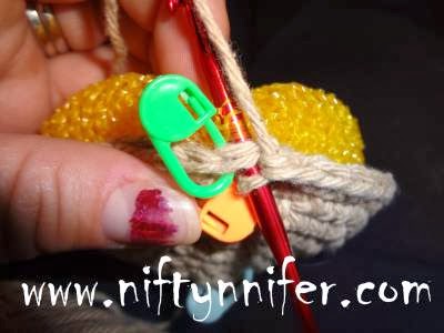 http://www.niftynnifer.com/2013/09/free-crochet-fancy-scrubby-by.html
