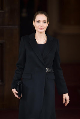 Foto-Foto Angelina Jolie Usai Mastektomi Ganda (Operasi Angkat Dada)