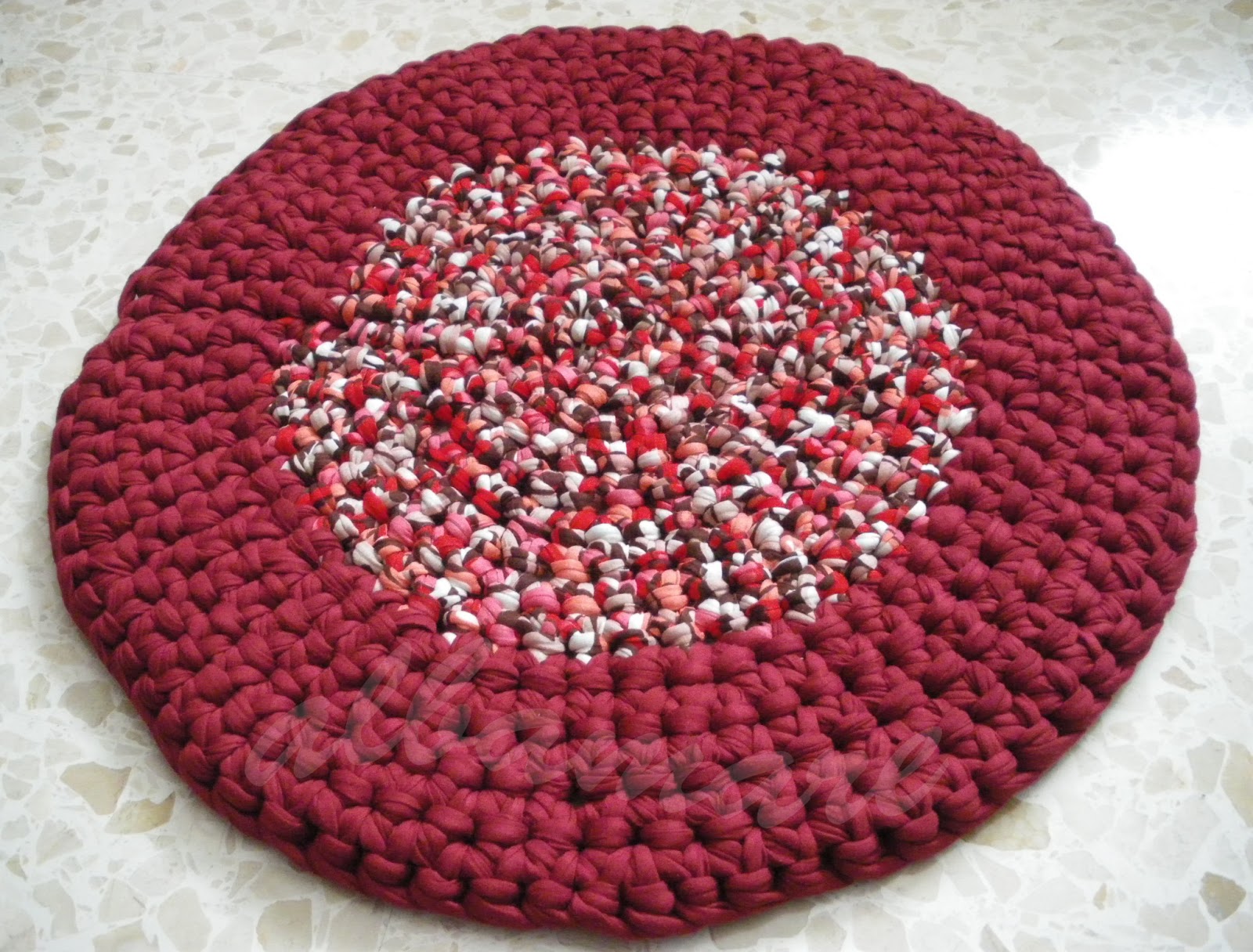 Albamare Manualidades Handicrafts Alfombra de trapillo Rug made of