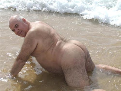 naked-old-men-on-beach