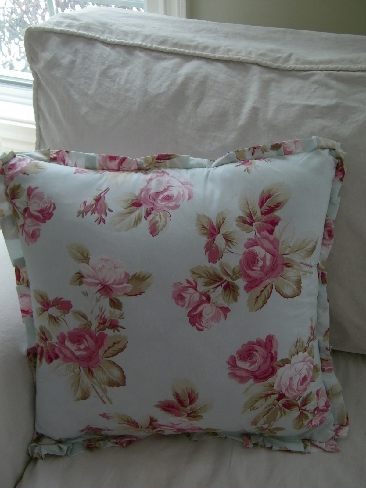 Maison Decor: Authentic Shabby Chic Pillows