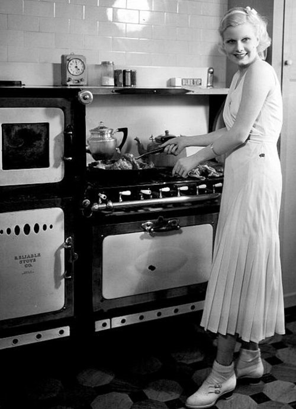 Jean Harlow cooking