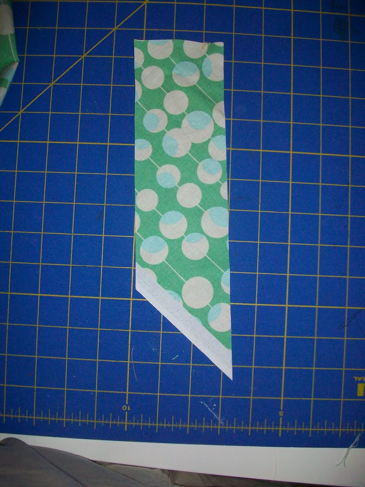 SnazzieDrawers Cutting Fabric on the Bias FREE FAST Tutorial