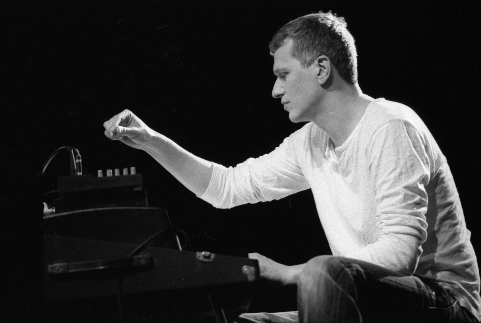 http://4.bp.blogspot.com/-RNiAsW8U_1A/UJZcRt5FA3I/AAAAAAAAAuw/MUiv5yAwcjA/s1600/pianiste%2Bfender027.jpg