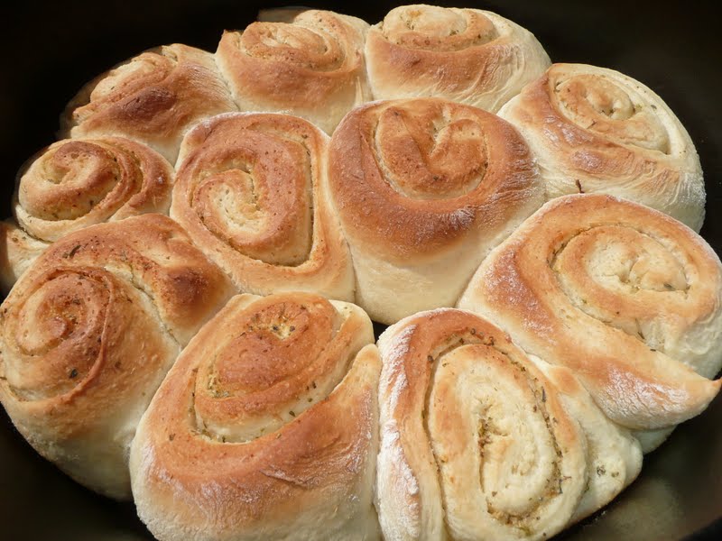 Everyday Dutch Oven Dutch Oven Garlic Rolls