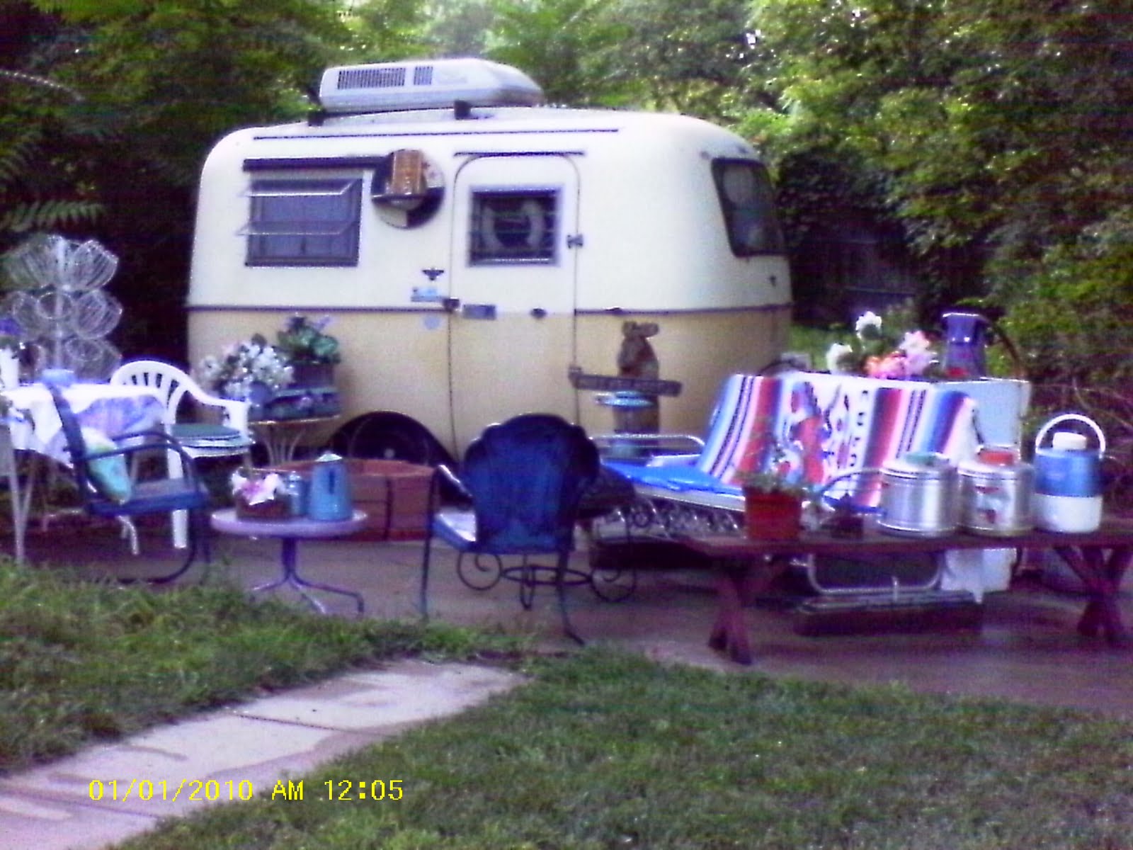 ZootsuitMama Show me your trailers or "backyard retreats".