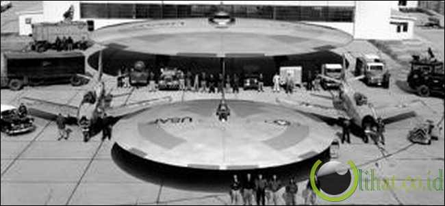 UFO (unidentified flying object) UFO (unidentified flying object)