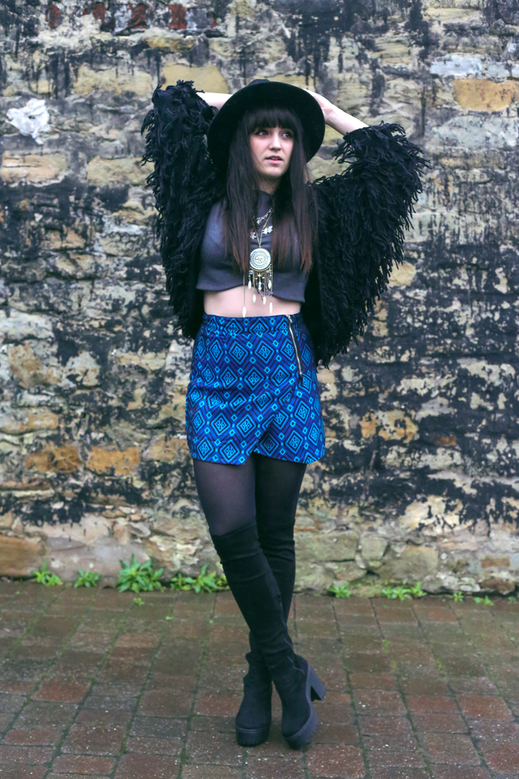 tapestry asymmetric skirt, blue mini, hippy look, hippie girl