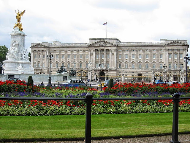 Buckingham Palace Buckingham Palace in London - attractions