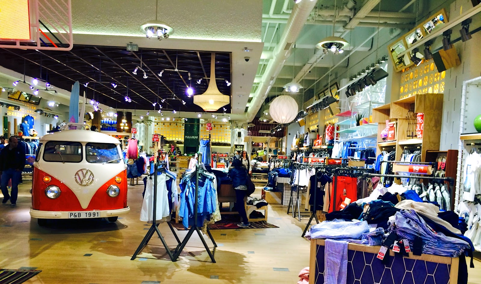 MesVitrinesNYC Pull & Bear new store