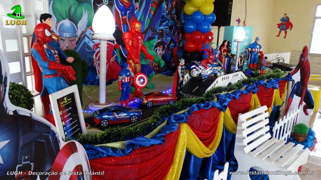 Decoração de mesa luxo de tecido Super-Heróis Decoração de mesa luxo de tecido Super Heróis - Festa de aniversário