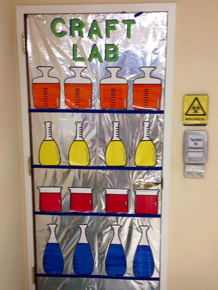 Shrem Arts تزين غرفة العلوم "المختبر"