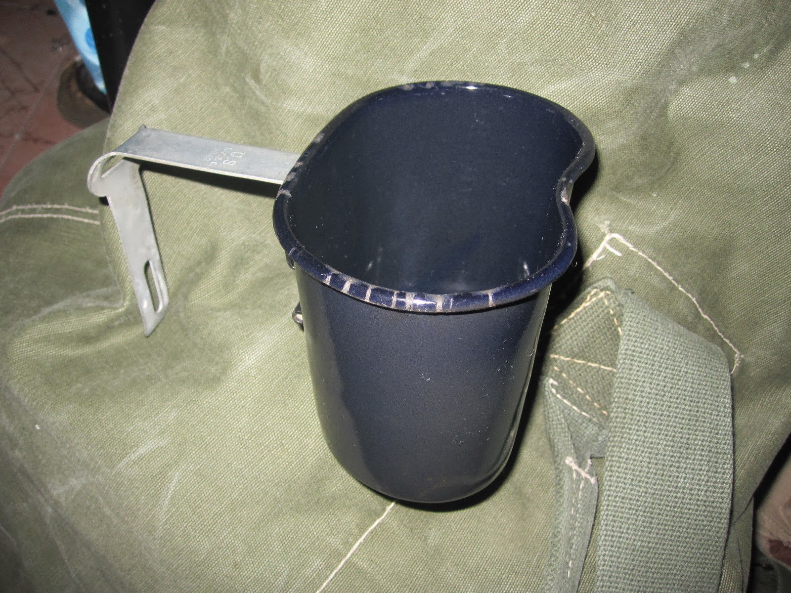 bingbabel WW2 Enamel Porcelain Canteen Cup 1942